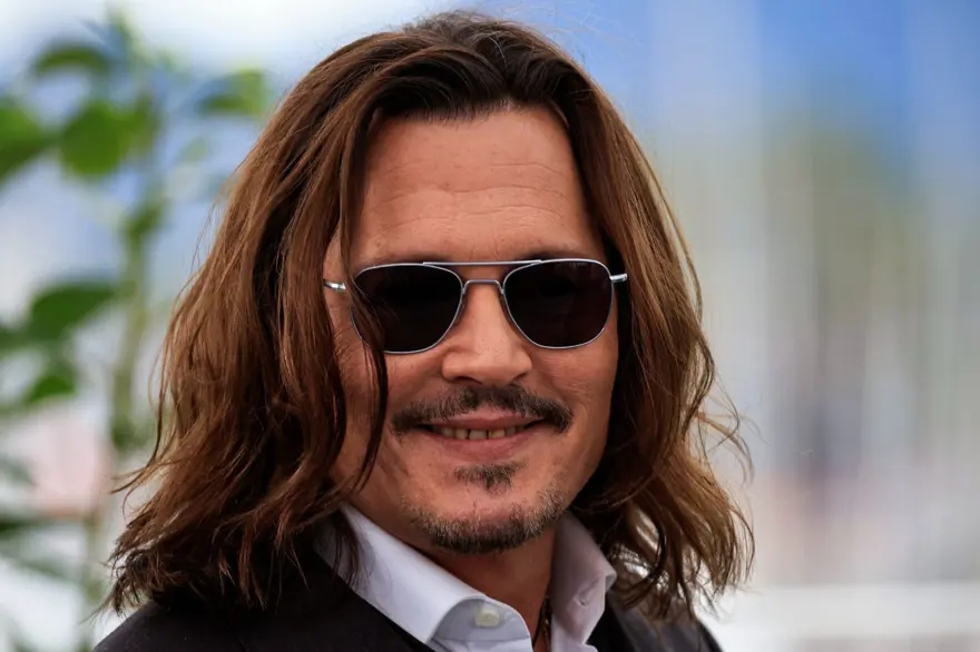 Johnny Depp dişlerini yaptırdı: "Korsan dişleri gitmiş!" 3