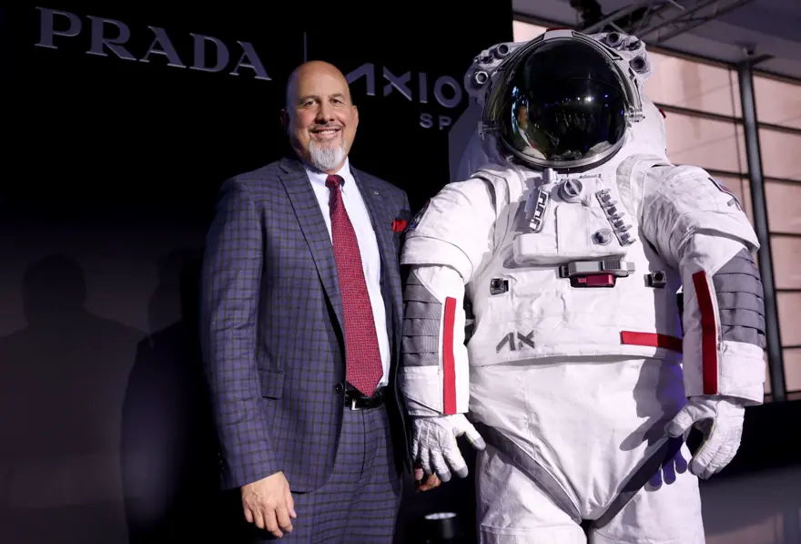 NASA'nın Ay'a dönüş görevi: Yeni uzay kıyafetleri tanıtıldı 7