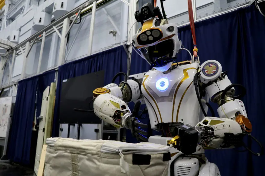 2024 yılına damga vuran insansı robotlar 