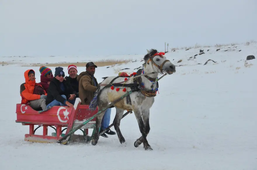 Turizmcilerin yeni rotası Çıldır Gölü 14