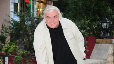 Oyuncu Enis Fosforoğlu vefatının 1. yılında anıldı