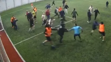 Elazığ'da halı saha maçında kavga: Tekme ve tokatlar havada uçuştu