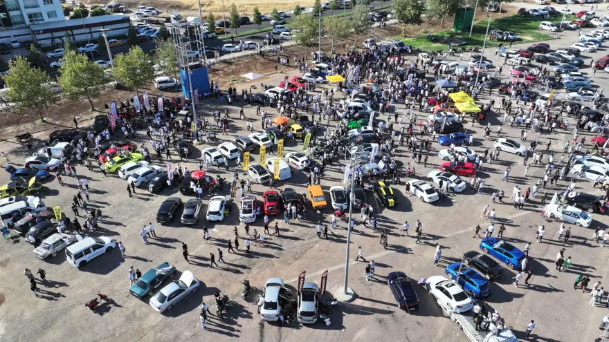 Modifiye araç tutkunları Diyarbakır'da buluştu 1
