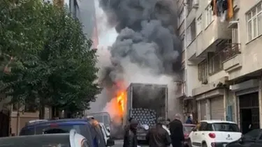 Zeytinburnu’nda kamyonet alev topuna döndü