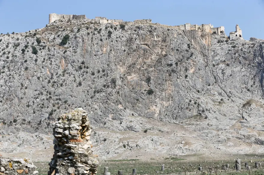 Adana'daki Anavarza Antik Kenti'nde gladyatör mezarlarına rastlandı 11 Adana'daki Anavarza Antik Kenti'nde gladyatör mezarlarına rastlandı 11