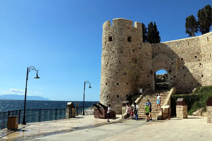 Barbaros Hayrettin Paşa'nın mirası kale turistlerden ilgi görüyor 2