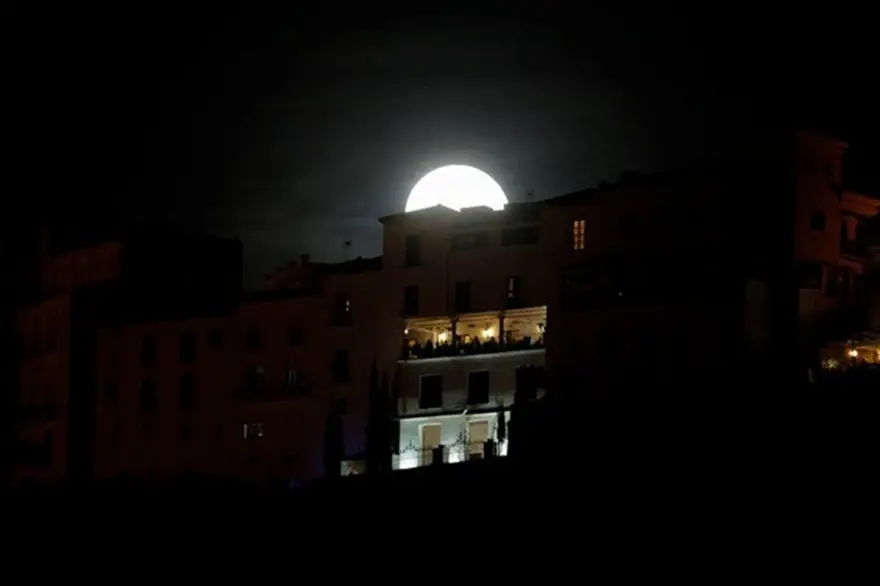 Süper Ay için geri sayım (Süper Ay Türkiye'den izlenebilecek mi?) 19