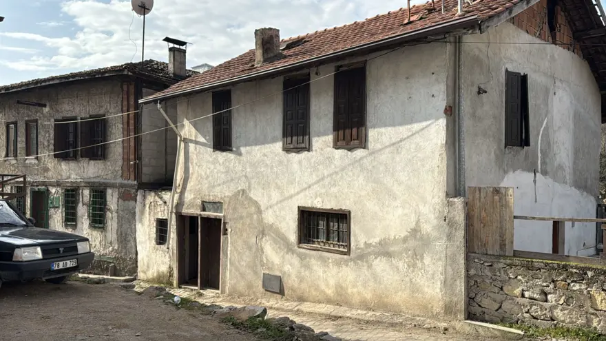 Safranbolu’da nefeskesen hırsız kovalamacası: Kanyona kaçan soyguncular yakalandı, altınlar bulundu 5