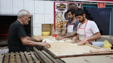 Fırıncıların sıcak havada zorlu ekmek mesaisi: ''Bu işi yapmak zorundayız''