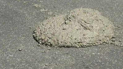 Çevreyi kirleten beton mikseri sürücüsü cep telefonu kamerasına yansıdı