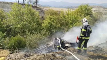 Şarampole devrilen kamyonet yangına neden oldu