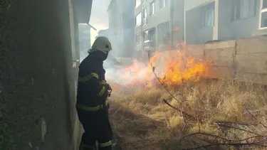 Erzincan'daki örtü yangını söndürüldü