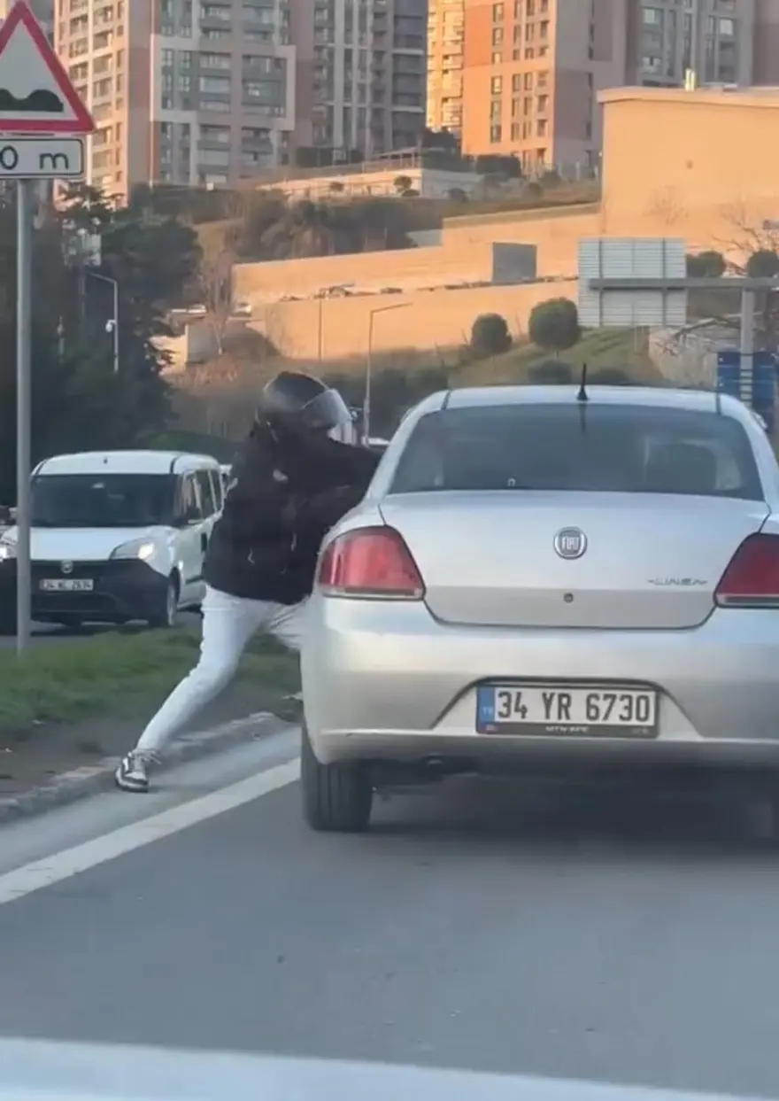 İstanbul trafiğinde coplu dayak 1