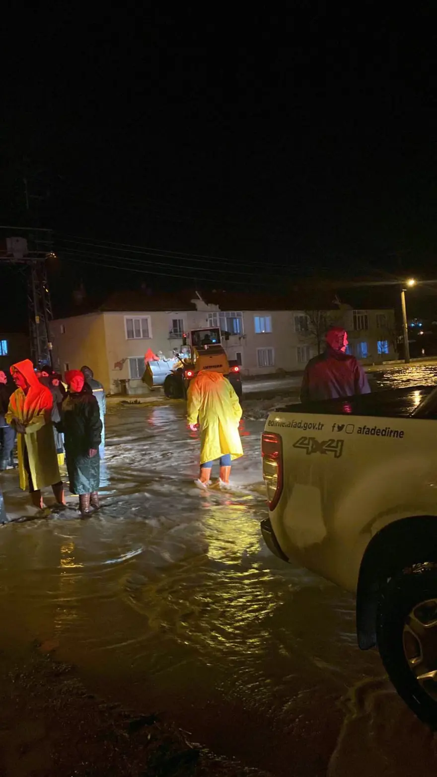 Edirne Uzunköprü'de dere taştı: Mahsur kalanlar kurtarıldı 6