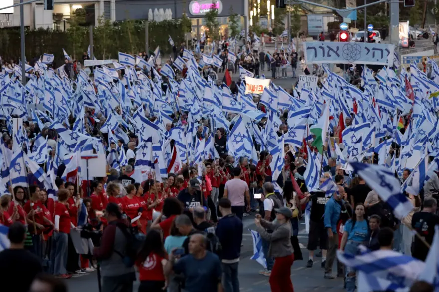 Onbinler meydanları doldurdu: İsrail'de protestolar sürüyor 2