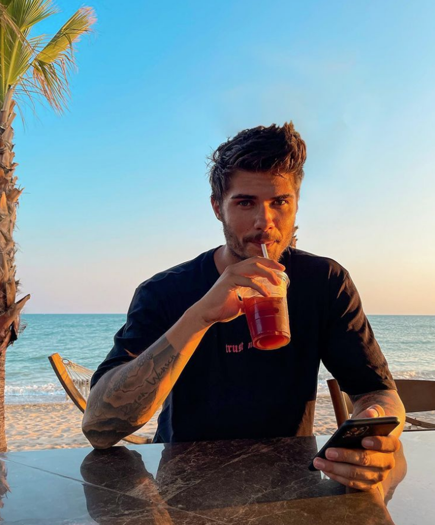 BARIŞ MURAT YAĞCI KİMDİR? 10