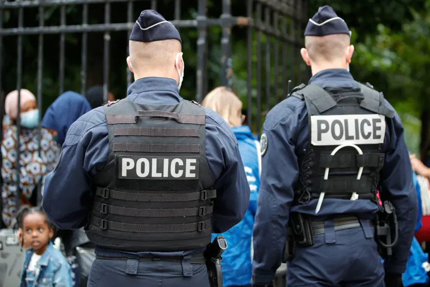 400 evsiz Paris’te ‘onurlu barınma’ için çadır kurdu 12 400 evsiz Paris’te ‘onurlu barınma’ için çadır kurdu 12