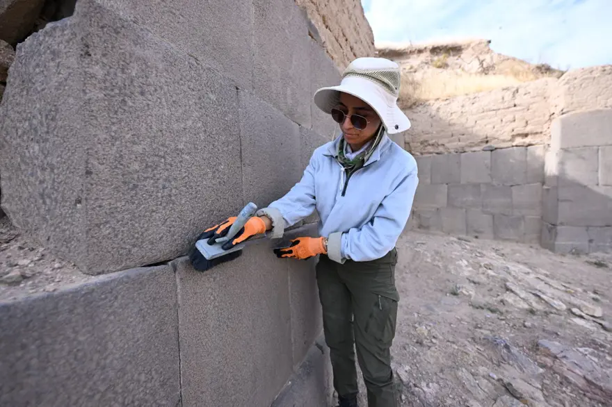 Van Gölü kıyısında ihtişamlı bir kale yükseliyor: Ayanis Kalesi adeta yeniden inşa ediliyor! 9