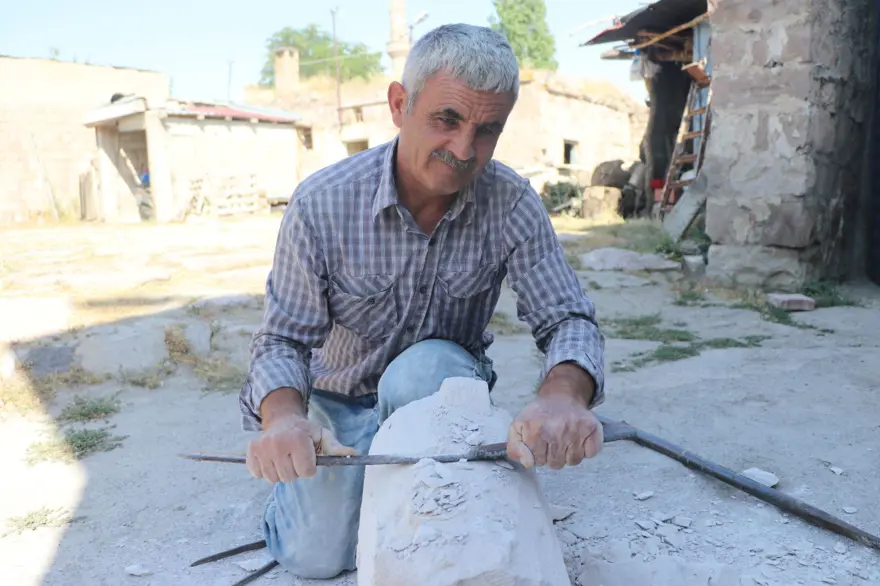 Yoğurdun süzülerek saklanmasını sağlıyor: Bu işe babasının yanında başladı 4