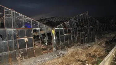 Antalya'yı hortum vurdu: Çatılar uçtu, seralar yıkıldı