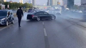 Düğün konvoyundaki araçlar otobanda yol kesip drift attı Düğün konvoyundaki araçlar otobanda yol kesip drift attı