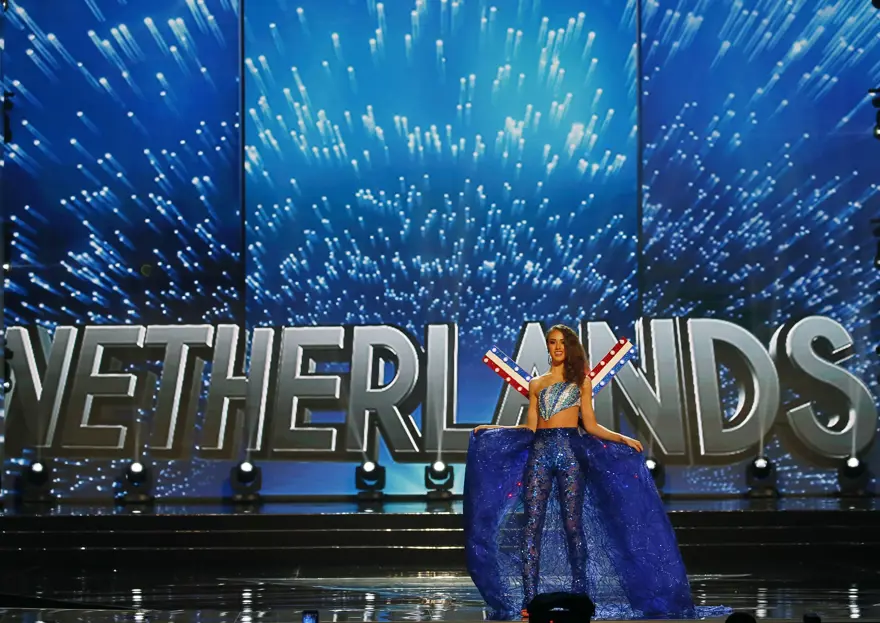 Miss Universe yarışmasında kıyafetler de yarışıyor 16