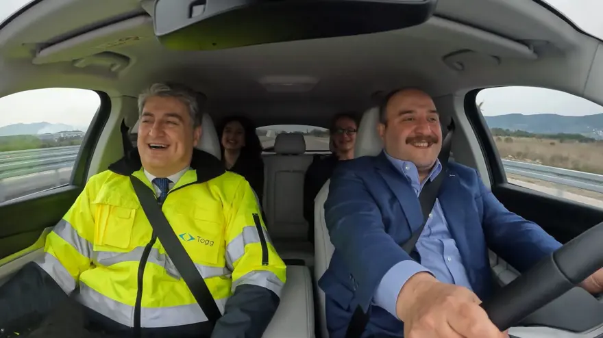 Bakanlar Varank ve Nebati, Togg'un direksiyonuna geçti: Bu müthiş bir duygu 5