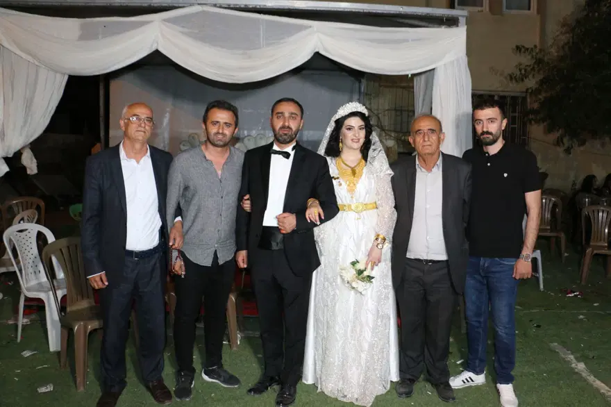 Aşiret düğününe 5 bin kişi katıldı, takı töreni4 saat sürdü (Para ve altınları 15 kişi saydı) 8