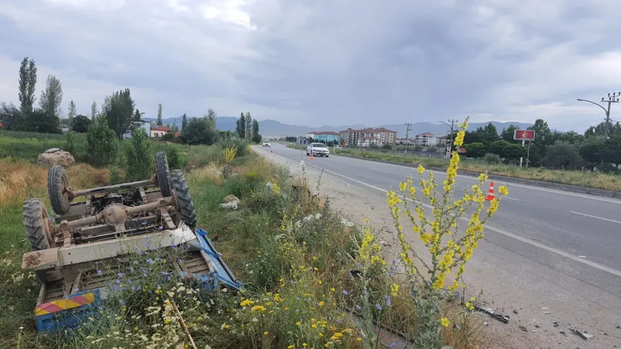 Otomobil tarım aracına çarptı: 2 ölü, 5 yaralı 4