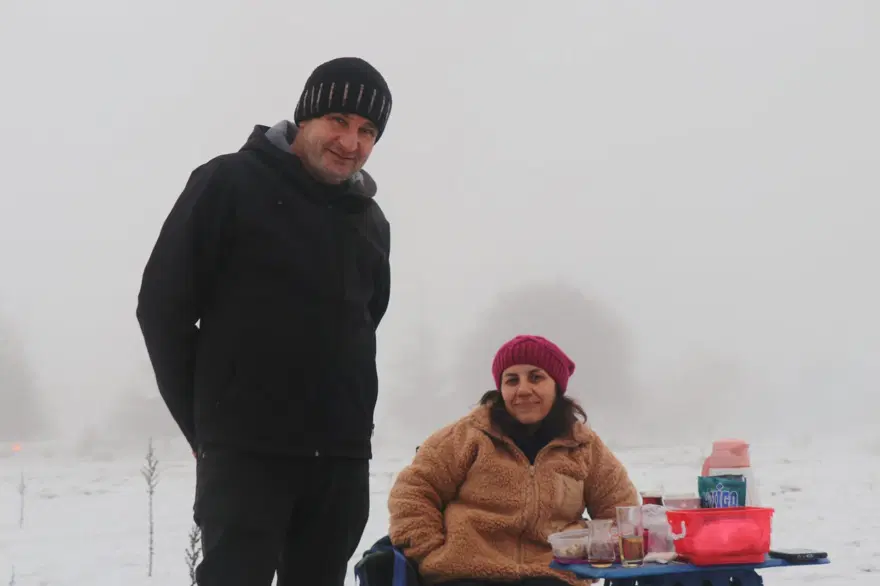 Kar ve sisin birleşimi mest etti: Ailesiyle vakit geçirmek isteyen oraya akın etti 4 Kar ve sisin birleşimi mest etti: Ailesiyle vakit geçirmek isteyen oraya akın etti 4