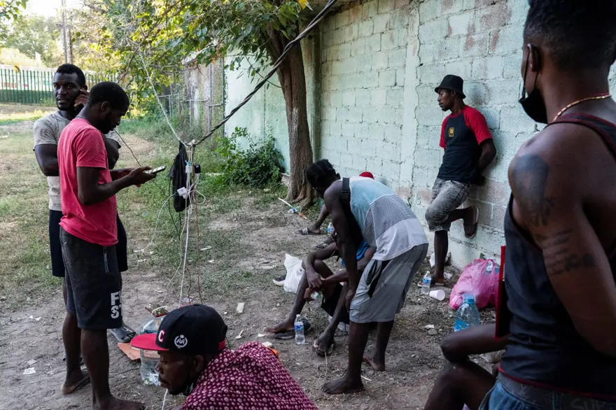 ABD'li sınır muhafızları kementlerle göçmenlere saldırdı: Beyaz Saray özür diledi 13