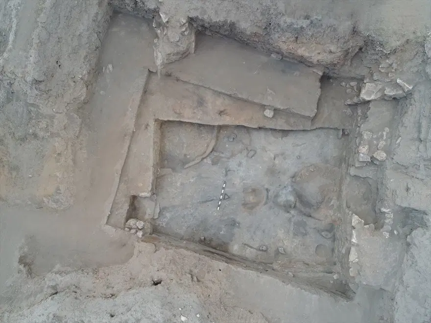 Eskişehir Küllüoba kazısında 5 bin yıllık boya paleti bulundu 2 Eskişehir Küllüoba kazısında 5 bin yıllık boya paleti bulundu 2