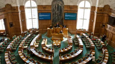 Parlamento salonunda 'çocuk' yasağı