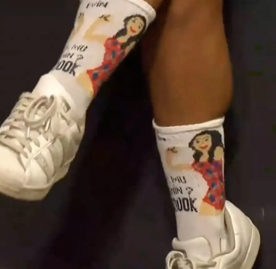 PINAR'IN ÇORAPLARI DİKKAT ÇEKTİ 4