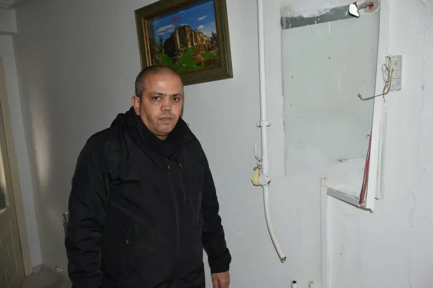 Depremde zarar gören binada hırsızlık (Duvarı delip 10daireyi soydular) 1 Depremde zarar gören binada hırsızlık (Duvarı delip 10daireyi soydular) 1