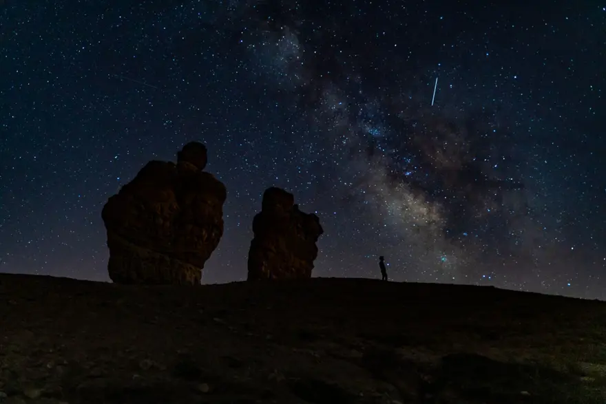 Gökbilimciler, Samanyolu'nun merkezindeki kara deliğin on yıllık gizemini çözdü 4