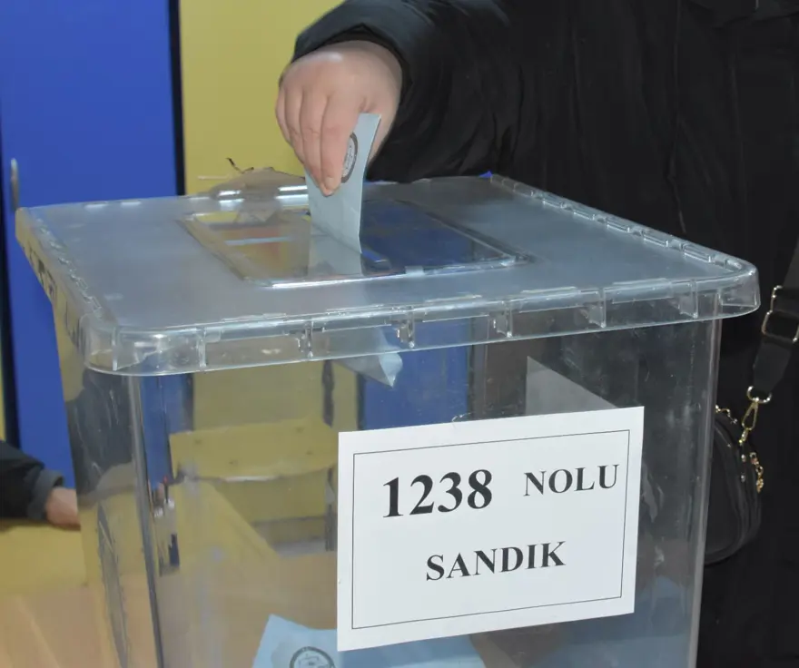 Bir mahallede oylar kayboldu, diğerinde çöpe atıldı: 2noktada seçim yenilenecek 1