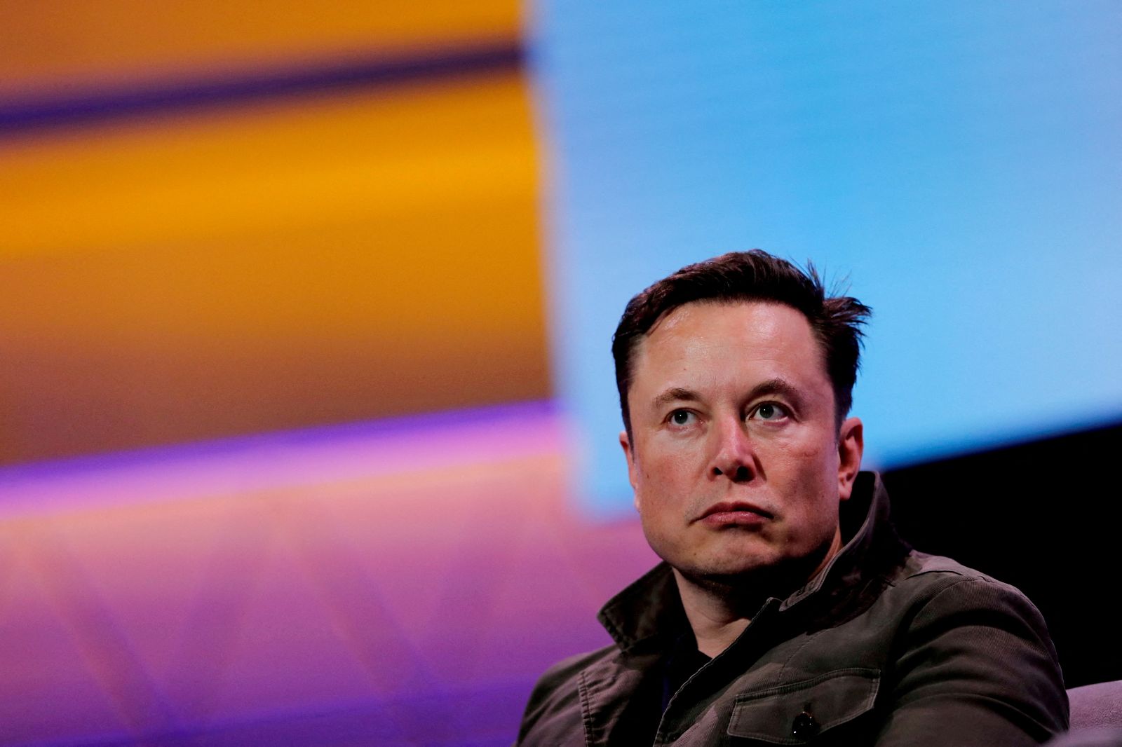 Musk, özel jetinin konum bilgilerini paylaşan Twitter hesabını askıya aldı
