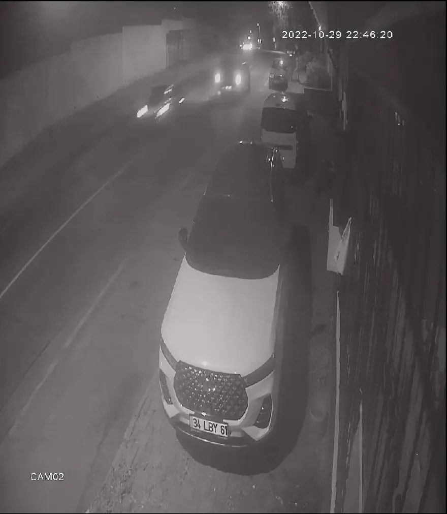 HIZLA İLERLEDİĞİ ANLAR GÜVENLİK KAMERASINDA 2