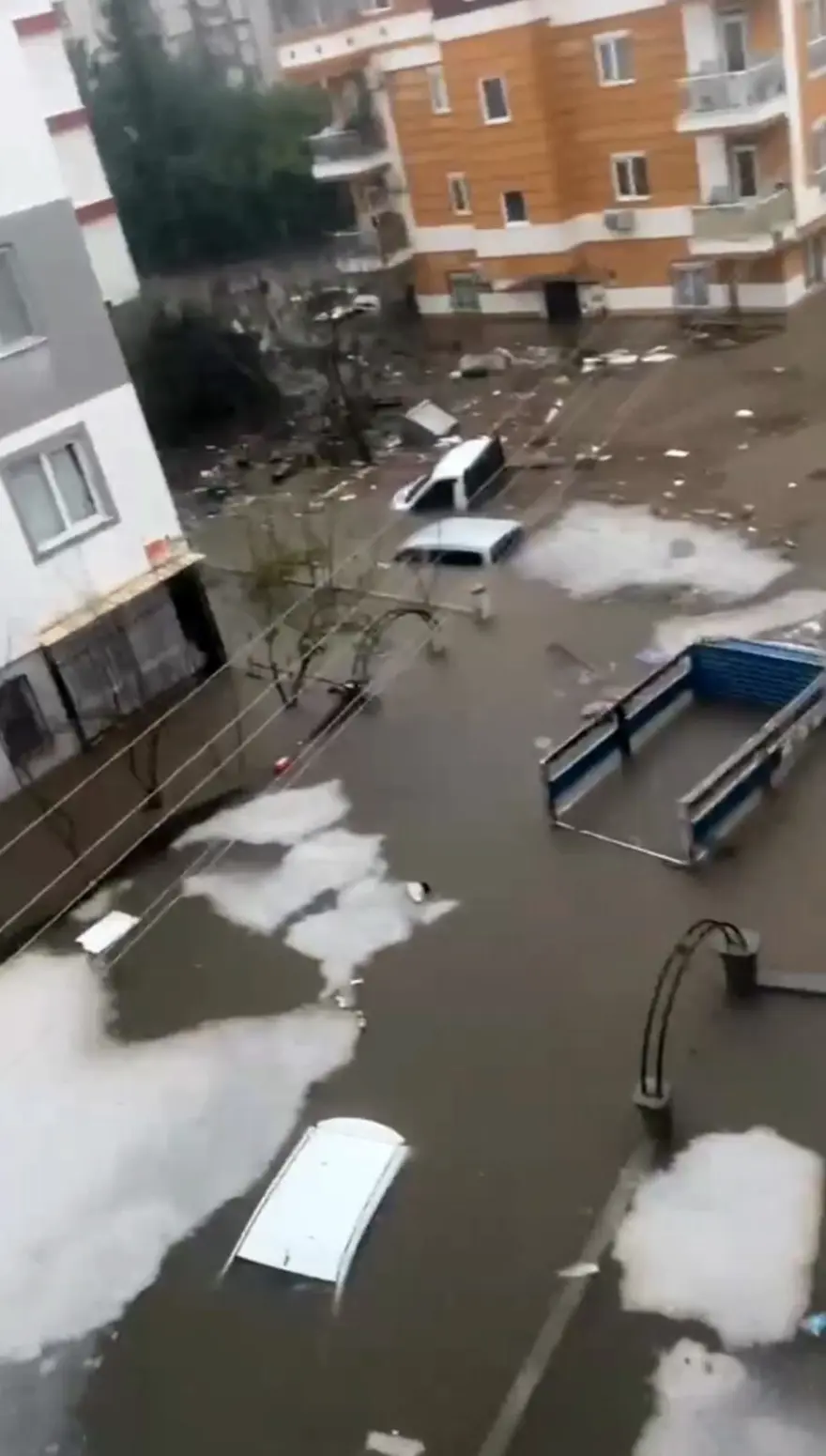Antalya'da sel ve su baskını: 1 kişi yaşamını yitirdi, 3 ilçede okullar yarın da tatil (4 şehir için turuncu kodlu uyarı) 20