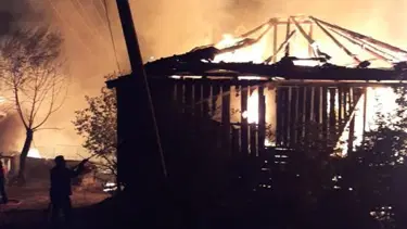 Ankara'da metruk evde çıkan yangın 7 evi küle döndürdü