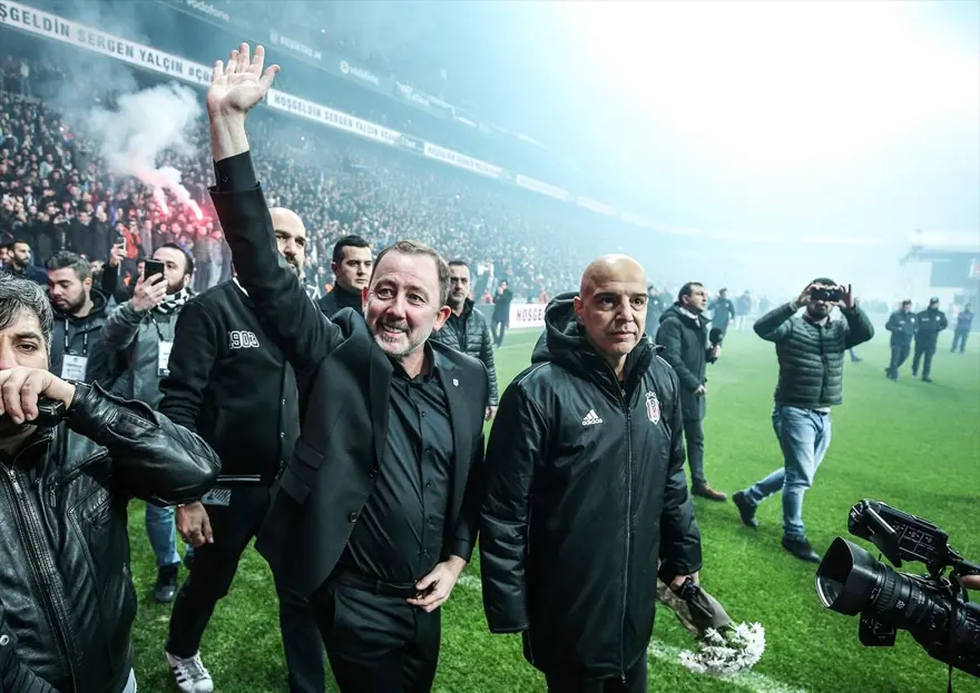 Vodafone Park'ta Sergen Yalçın izdihamı 3 Vodafone Park'ta Sergen Yalçın izdihamı 3