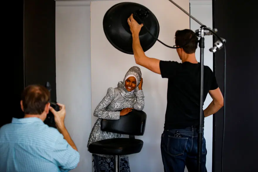 Mülteci kampından podyuma dünyanın ilk tesettürlü modeli Halima Aden’in hikayesi 6