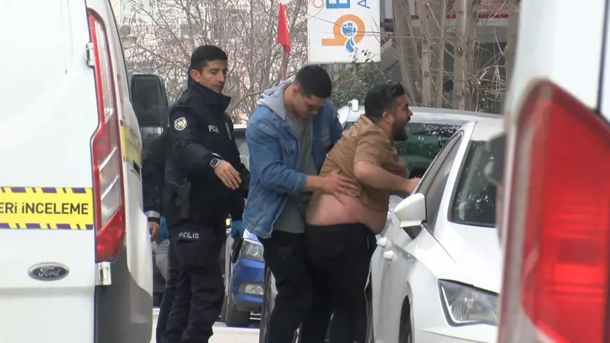 Park halindeki araçta ceset bulundu 6