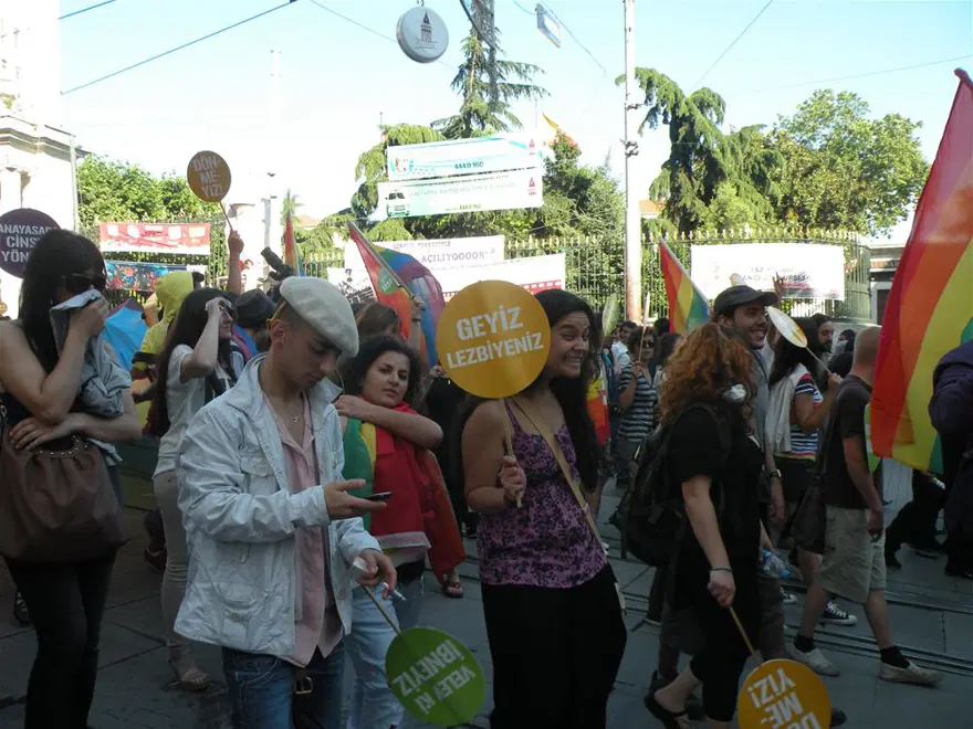 İstanbul'dan 'gökkuşağı' geçti 12