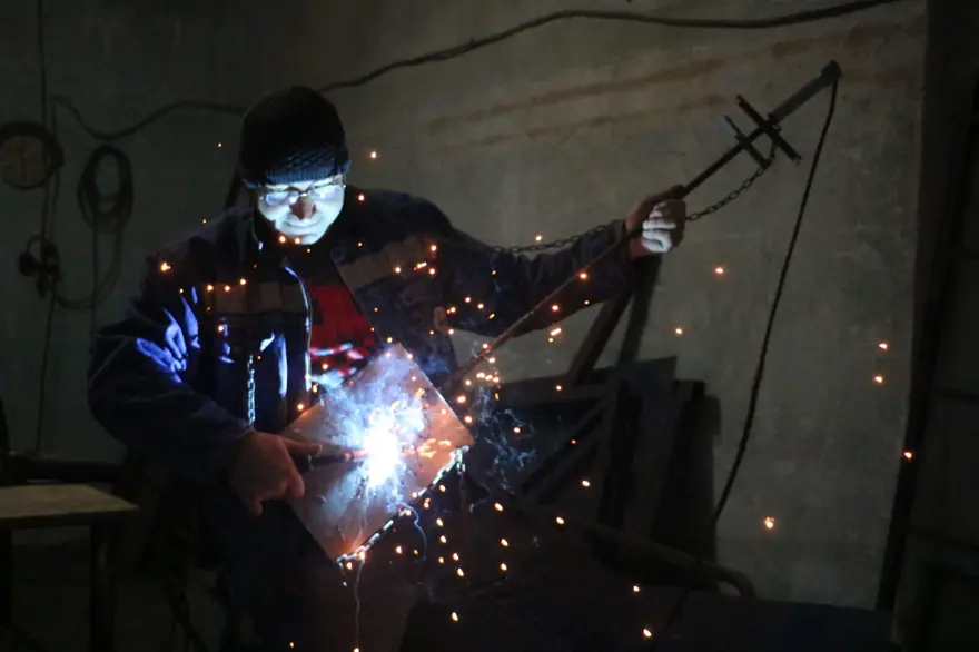 Müzisyen olmak istiyordu kaynakçı oldu, sıra dışı gösterisi ilgi çekiyor: "Sahne teklifleri bile geldi" 5