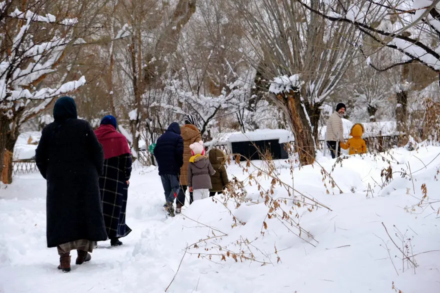 Bir şehirde iki mevsim: Hem yaz hem kış aynı anda yaşanıyor 2