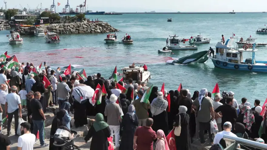 İstanbul Boğazı'nda deniz konvoyuyla Gazze eylemi 10
