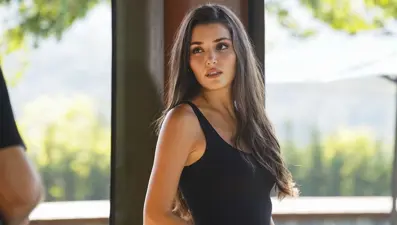 Projeleri sildi, okula geri döndü! Hande Erçel mesleği bırakıyor mu?