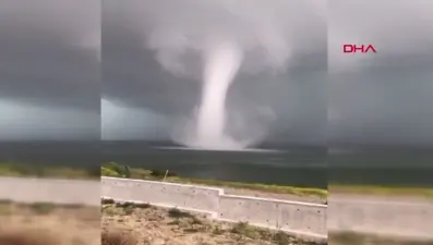 İstanbul'da oluşan hortum böyle görüntülendi
